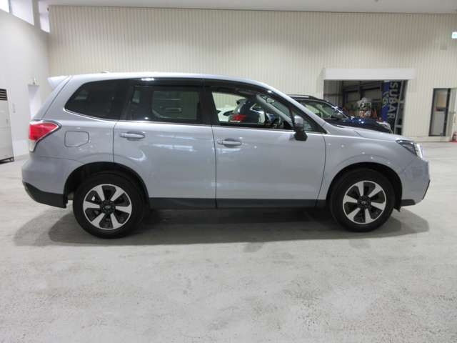 中古車 スバル フォレスター 2 0i L アイサイト 4wd の中古車詳細 23 000km シルバーメタリック 北海道 231万円 中古車情報 中古車検索なら 車選びドットコム 車選び Com