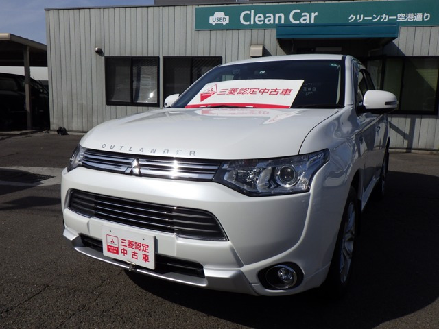 中古車 三菱 アウトランダーphev 2 0 G ナビパッケージ 4wd の中古車詳細 47 000km シルキーホワイト 香川県 168万円 中古車情報 中古車検索なら 車選びドットコム 車選び Com