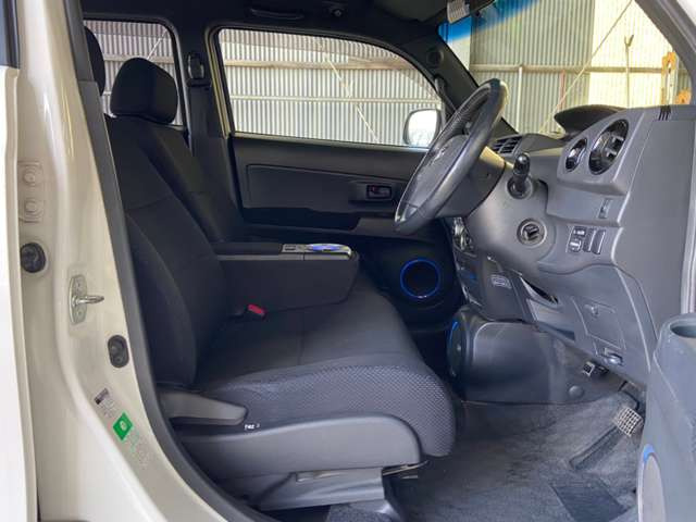 中古車 トヨタ 1 5 Z Qバージョン ナビ スマートキー 15aw Etc 整備保証付 の中古車詳細 99 000km ホワイト 千葉県 14 8万円 中古車情報 中古車検索なら 車選びドットコム 車選び Com