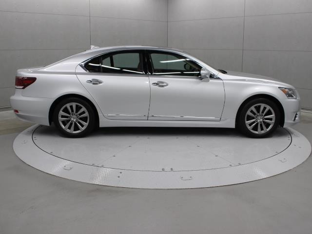 中古車 レクサス Ls460 バージョンl の中古車詳細 19 000km シルバーメタリック 兵庫県 377 7万円 中古車情報 中古車検索なら 車選びドットコム 車選び Com