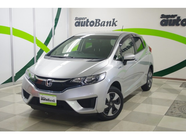 中古車 ホンダ フィット 1 5 ハイブリッド Fパッケージ 4wd の中古車詳細 65 000km シルバー 青森県 8万円 中古車情報 中古車検索なら 車選びドットコム 車選び Com