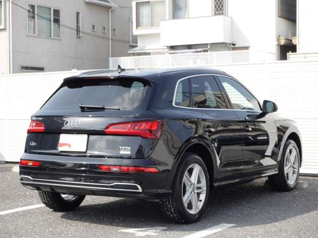 中古車 アウディ Q5 2 0 Tfsi クワトロ スポーツ Sラインパッケージ 4wd の中古車詳細 29 000km ブラックメタリック 東京都 425万円 中古車情報 中古車検索なら 車選びドットコム 車選び Com