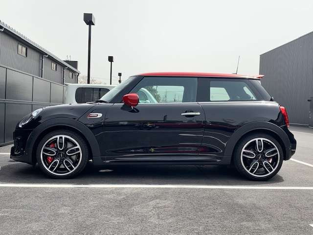 中古車 Bmw ミニ ジョン クーパー ワークス の中古車詳細 7 000km ブラック 山口県 469 8万円 中古車情報 中古車 検索なら 車選びドットコム 車選び Com