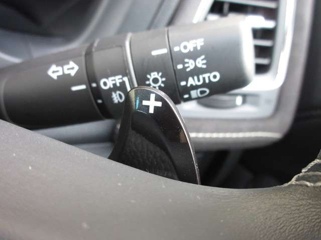 中古車 ホンダ ヴェゼル 1 5 ハイブリッド Rs ホンダセンシング の中古車詳細 14 000km シルバーメタリック 埼玉県 246 8万円 中古車情報 中古車検索なら 車選びドットコム 車選び Com