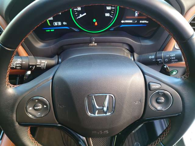 中古車 ホンダ ヴェゼル 1 5 ハイブリッド Z の中古車詳細 14 000km グリーン 大阪府 175万円 中古車情報 中古車検索なら 車選びドットコム 車選び Com