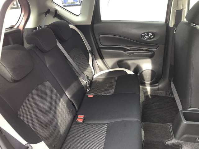 中古車 日産 ノート 1 2 E Power X の中古車詳細 11 000km ピンク 愛知県 134 8万円 中古車情報 中古車検索なら 車選びドットコム 車選び Com