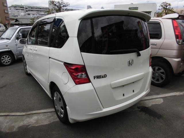 中古車 ホンダ フリード 1 5 G ジャストセレクション 8人乗り 両側パワスラ の中古車詳細 131 330km パール 愛媛県 18万円 中古車情報 中古車検索なら 車選びドットコム 車選び Com