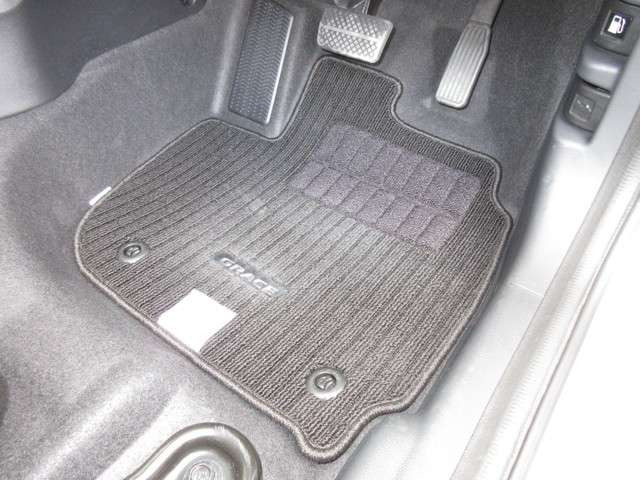 中古車 ホンダ グレイス 1 5 ハイブリッド Lx の中古車詳細 4 000km シルバーメタリック 埼玉県 107 8万円 中古車 情報 中古車検索なら 車選びドットコム 車選び Com