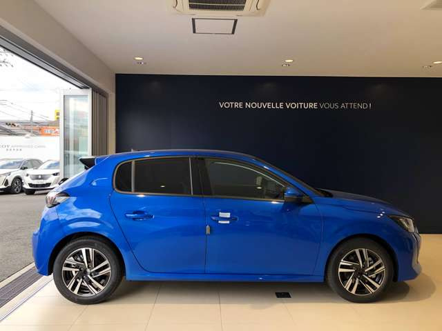 中古車 プジョー 8 アリュール の中古車詳細 km ブルー 奈良県 243万円 中古車情報 中古車検索なら 車選びドットコム 車 選び Com