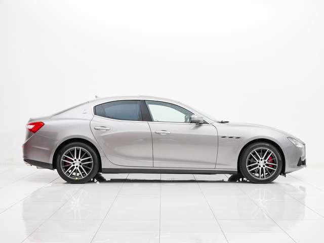 中古車 マセラティ ギブリ 3 0 サンルーフ19インチawゼニアシルクシート の中古車詳細 22 000km グレーメタリック 愛知県 518万円 中古車情報 中古車検索なら 車選びドットコム 車選び Com