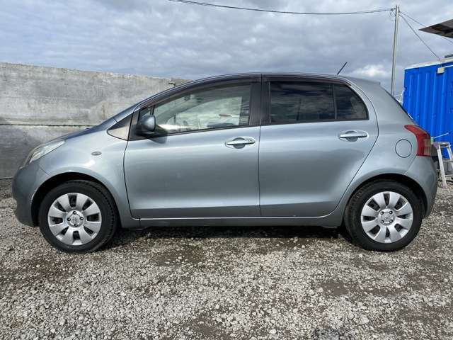 中古車 トヨタ ヴィッツ 1 3 I Ll キーレス 純正dvdナビ オートac の中古車詳細 41 000km シルバー 兵庫県 万円 中古車情報 中古車検索なら 車選びドットコム 車選び Com