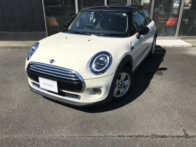 中古車 Bmw ミニ クーパー 3ドア Dct の中古車詳細 8 000km ホワイト 静岡県 293万円 中古車情報 中古車検索なら 車 選びドットコム 車選び Com