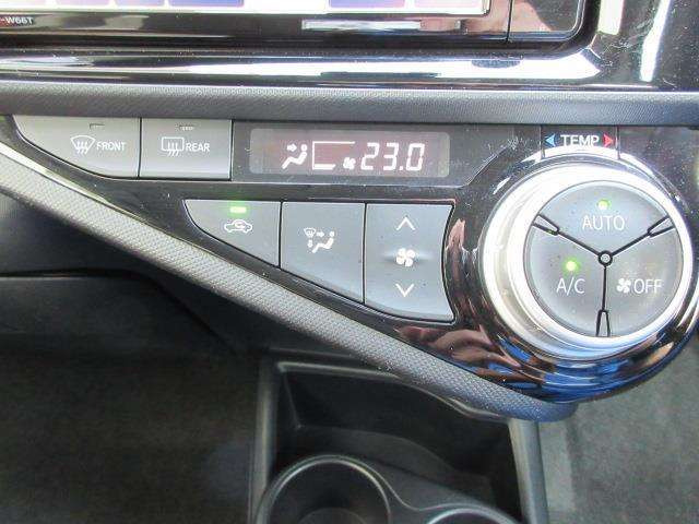 中古車 トヨタ アクア 1 5 X Urban ソリッド の中古車詳細 38 000km レッド 大阪府 129万円 中古車情報 中古車 検索なら 車選びドットコム 車選び Com