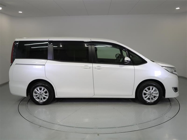 中古車 トヨタ ノア 1 8 ハイブリッド G の中古車詳細 2 000km パールメタリック 千葉県 272万円 中古車情報 中古車 検索なら 車選びドットコム 車選び Com