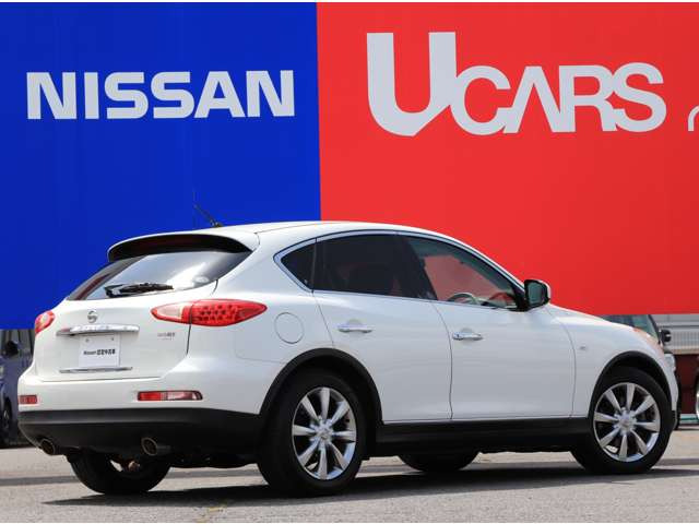 中古車 日産 スカイラインクロスオーバー 3 7 370gt Four 4wd の中古車詳細 57 000km ホワイトパール 長野県 128万円 中古車情報 中古車検索なら 車選びドットコム 車選び Com