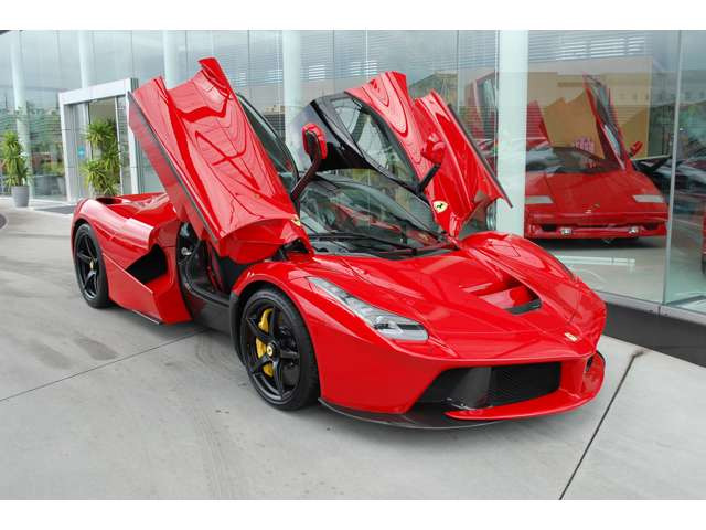 中古車 フェラーリ ラ フェラーリ 6 3 正規ディーラー車 黒革 純正ナビ の中古車詳細 170km Rosso Corsa 鹿児島県 価格応談 中古車情報 中古車検索なら 車選びドットコム 車選び Com