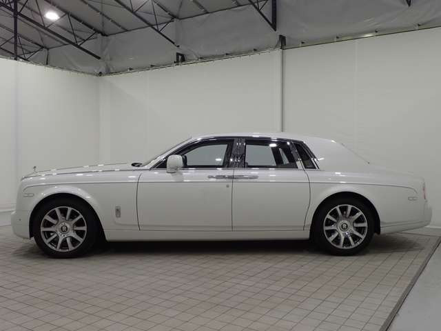 中古車 ロールスロイス ファントム 6 75 の中古車詳細 2 000km ホワイトパール 神奈川県 3 780万円 中古車情報 中古車 検索なら 車選びドットコム 車選び Com
