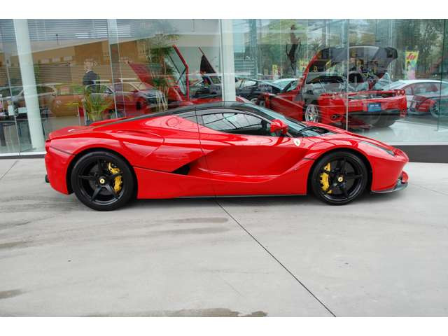 中古車 フェラーリ ラ フェラーリ 6 3 正規ディーラー車 黒革 純正ナビ の中古車詳細 170km Rosso Corsa 鹿児島県 価格応談 中古車情報 中古車検索なら 車選びドットコム 車選び Com 中古車 フェラーリ ラ フェラーリ 6 3 正規ディーラー車 黒革 純正ナビ の中古車詳細 170km Rosso Corsa 鹿児島県 価格応談 中古車情報 中古車検索なら 車選びドットコム 車選び Com