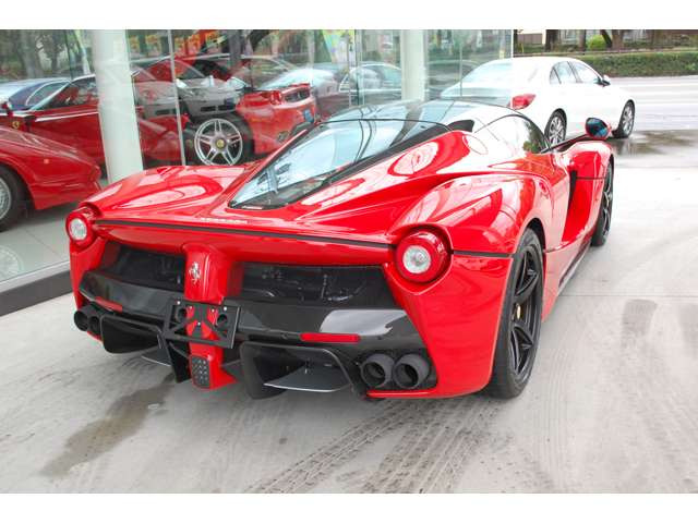 中古車 フェラーリ ラ フェラーリ 6 3 正規ディーラー車 黒革 純正ナビ の中古車詳細 170km Rosso Corsa 鹿児島県 価格応談 中古車情報 中古車検索なら 車選びドットコム 車選び Com