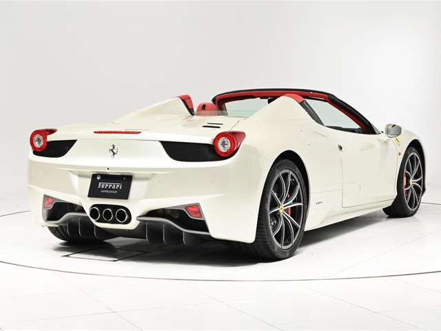 中古車 フェラーリ 458スパイダー F1 Dct の中古車詳細 21 000km ホワイトパール 大阪府 3 380万円 中古車情報 中古車検索なら 車選びドットコム 車選び Com