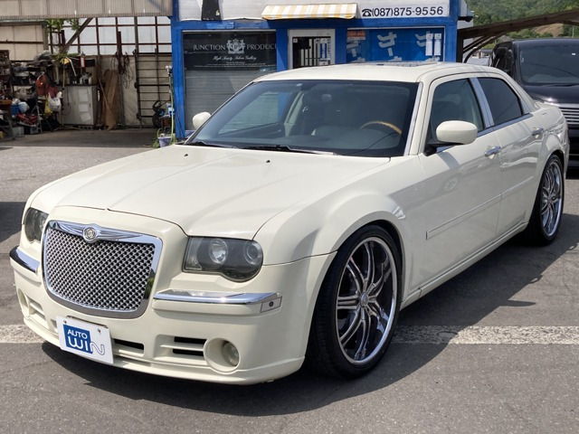 中古車 クライスラー 300c 3 5 の中古車詳細 99 000km パール 香川県 78万円 中古車情報 中古車検索なら 車 選びドットコム 車選び Com