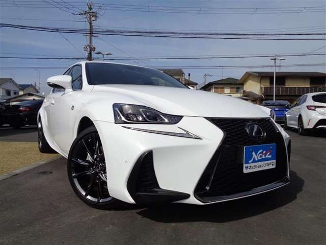 中古車 レクサス Is300h Fスポーツ の中古車詳細 29 000km ホワイトメタリック 兵庫県 418 8万円 中古車情報 中古車 検索なら 車選びドットコム 車選び Com