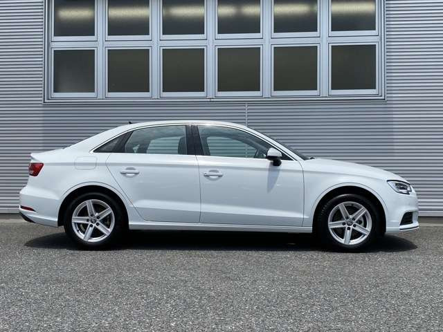 中古車 アウディ A3セダン 30 Tfsi の中古車詳細 4 000km ホワイト 京都府 318万円 中古車情報 中古車検索なら 車 選びドットコム 車選び Com