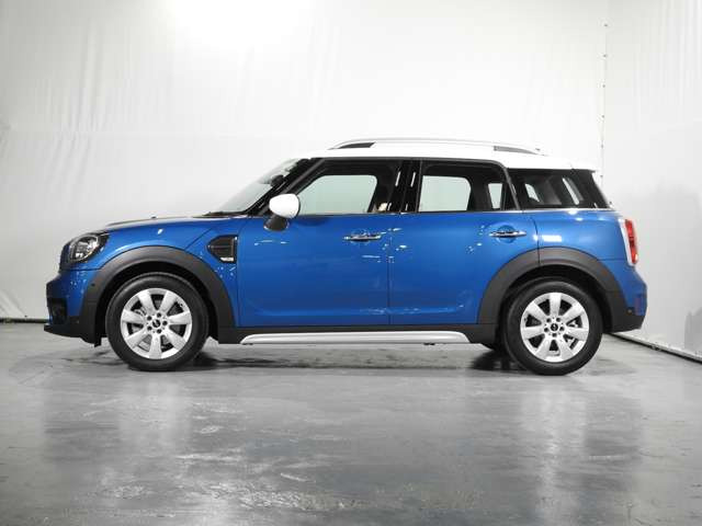 中古車 Bmw ミニクロスオーバー クーパー D の中古車詳細 8 000km ブルー 神奈川県 369万円 中古車情報 中古車検索なら 車選びドットコム 車選び Com