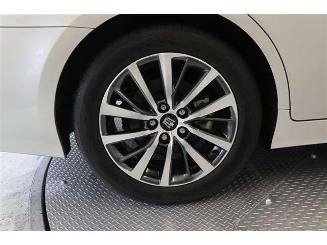 中古車 トヨタ クラウンハイブリッド 2 5 S Cパッケージ の中古車詳細 000km シルバーメタリック 栃木県 335万円 中古車情報 中古車検索なら 車選びドットコム 車選び Com