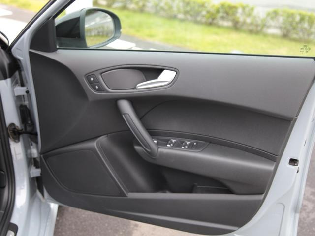 中古車 アウディ A1スポーツバック ミッドナイト リミテッド の中古車詳細 9 000km シルバーグレー 大阪府 228万円 中古車 情報 中古車検索なら 車選びドットコム 車選び Com