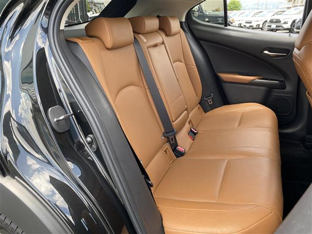 中古車 レクサス Ux250h バージョンl 本革シート 修復歴無し の中古車詳細 30 000km グラファイトブラックガラスフレーク 東京都 359 8万円 中古車情報 中古車検索なら 車選びドットコム 車選び Com