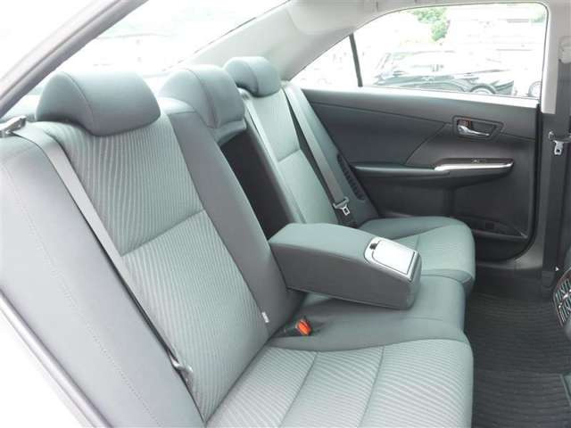 中古車 トヨタ カムリハイブリッド 2 5 Gパッケージ の中古車詳細 69 000km シルバーメタリック 福岡県 154万円 中古車 情報 中古車検索なら 車選びドットコム 車選び Com