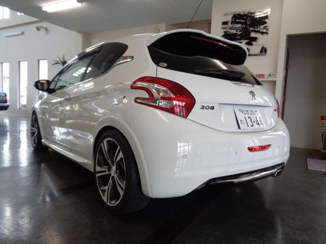 中古車 プジョー 8 Gti の中古車詳細 48 000km ホワイト 長野県 155万円 中古車情報 中古車検索なら 車 選びドットコム 車選び Com