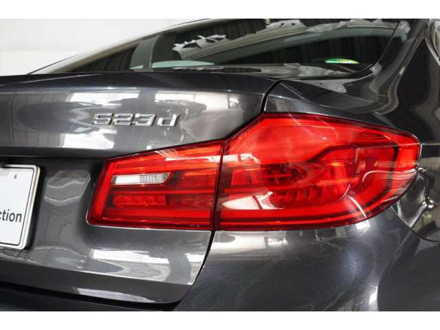 中古車 Bmw 523d Xドライブ Mスピリット ディーゼル 4wd の中古車詳細 9 000km グレー 東京都 410万円 中古車 情報 中古車検索なら 車選びドットコム 車選び Com
