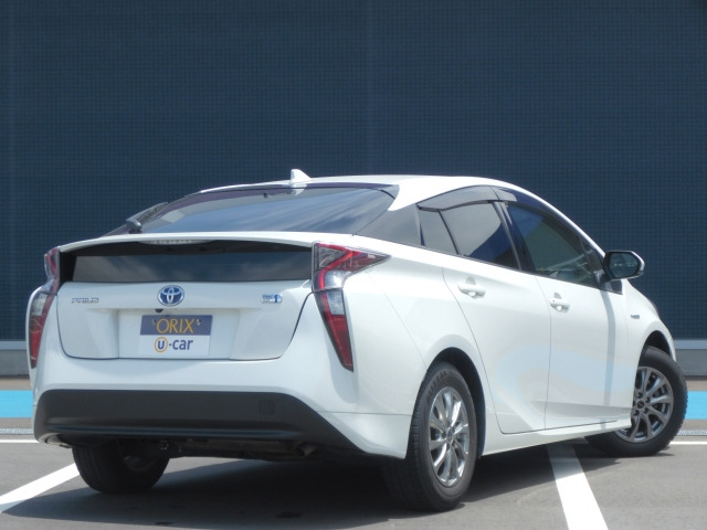 中古車 トヨタ プリウス 1 8 S の中古車詳細 73 000km パールホワイト 兵庫県 139 8万円 中古車情報 中古車検索なら 車選びドットコム 車選び Com