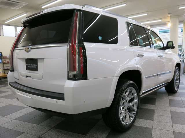 中古車 キャデラック エスカレード プラチナム 4wd 4wd の中古車詳細 14 000km ホワイトパール 宮城県 1 098万円 中古車情報 中古車検索なら 車選びドットコム 車選び Com
