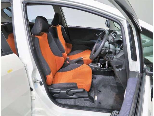 中古車 ホンダ フィット 1 5 Rs の中古車詳細 37 000km ホワイトパール 栃木県 59 8万円 中古車情報 中古車検索なら 車選びドットコム 車選び Com