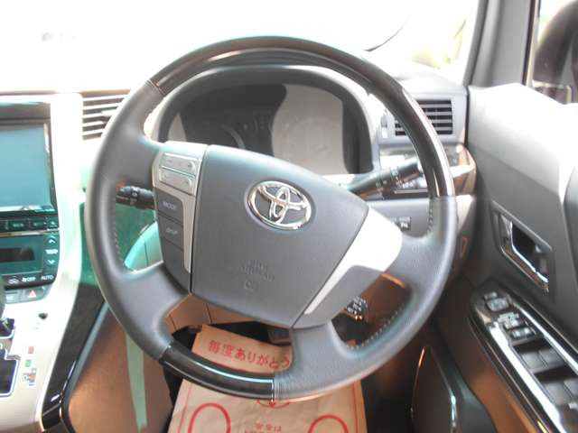 中古車 トヨタ アルファード 2 4 240s タイプゴールド の中古車詳細 52 000km ブラック 埼玉県 225 5万円 中古車 情報 中古車検索なら 車選びドットコム 車選び Com