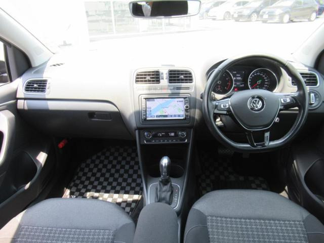 中古車 フォルクスワーゲン ポロ Tsi コンフォートライン マイスター の中古車詳細 28 000km ブラック 広島県 148万円 中古車情報 中古車検索なら 車選びドットコム 車選び Com