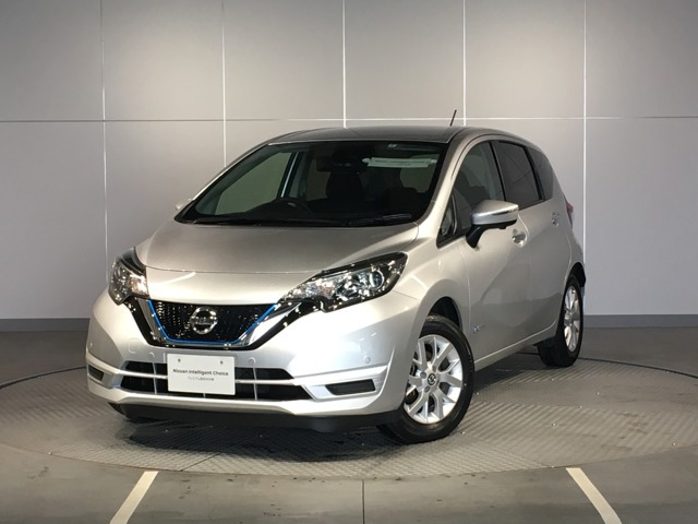 中古車 日産 ノート 1 2 E Power X の中古車詳細 7 000km シルバー 石川県 157万円 中古車情報 中古車検索なら 車選びドットコム 車選び Com