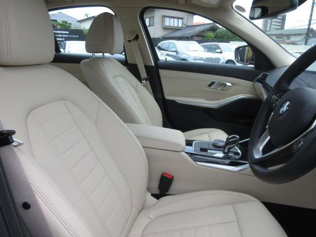 中古車 Bmw 3i の中古車詳細 7 000km レッド 熊本県 357万円 中古車情報 中古車検索なら 車選びドットコム 車 選び Com