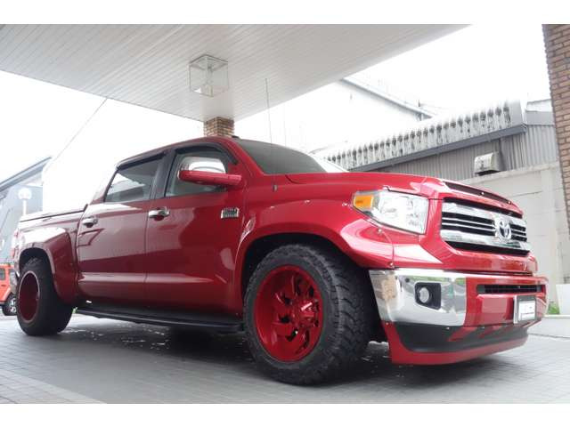中古車 米国トヨタ タンドラ クルーマックス 1794エディション 5 7 V8 4wd 新車並行ハニーd大型モニターレッドロック の中古車詳細 26 000km レッドマイカーメタリック 愛知県 695万円 中古車情報 中古車検索なら 車選びドットコム 車選び Com