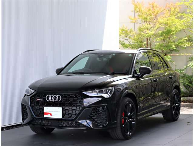 中古車 アウディ Rs Q3 2 5 4wd の中古車詳細 5 000km ブラックメタリック 兵庫県 938万円 中古車情報 中古車 検索なら 車選びドットコム 車選び Com