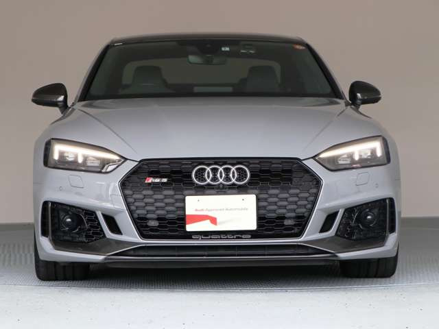 中古車 アウディ Rs5 4 2 4wd の中古車詳細 22 000km グレー 東京都 875万円 中古車情報 中古車検索なら 車選びドットコム 車選び Com
