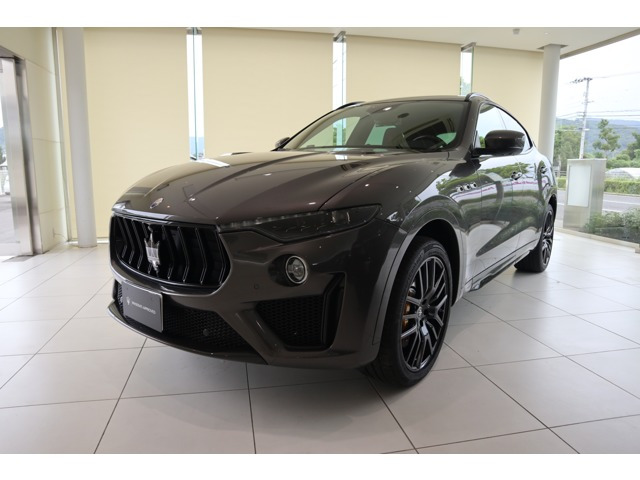 中古車 マセラティ レヴァンテ トロフェオ 4wd の中古車詳細 4 000km グレーメタリック 香川県 1 750万円 中古車情報 中古車検索なら 車選びドットコム 車選び Com