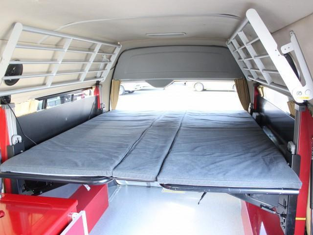 中古車 トヨタ ハイエース キャンピング セントラル自動車 ルナスポーツ 4wd の中古車詳細 63 617km シルバー 北海道 309万円 中古車情報 中古車検索なら 車選びドットコム 車選び Com