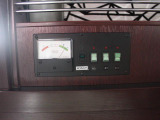 電圧計、各部の操作スイッチです。