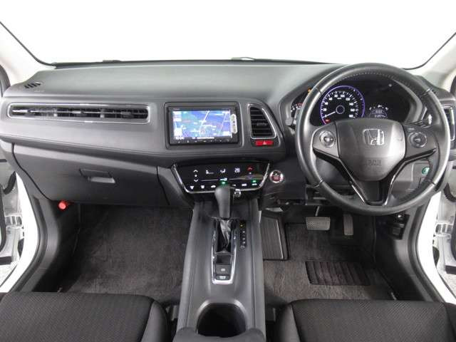 中古車 ホンダ ヴェゼル 1 5 X の中古車詳細 13 000km ホワイトパール 京都府 135万円 中古車情報 中古車検索なら 車選びドットコム 車選び Com