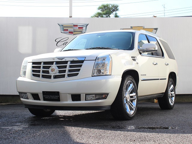中古車 キャデラック エスカレード プラチナム 4wd Awd の中古車詳細 55 000km ホワイト 東京都 468万円 中古車情報 中古車検索なら 車選びドットコム 車選び Com
