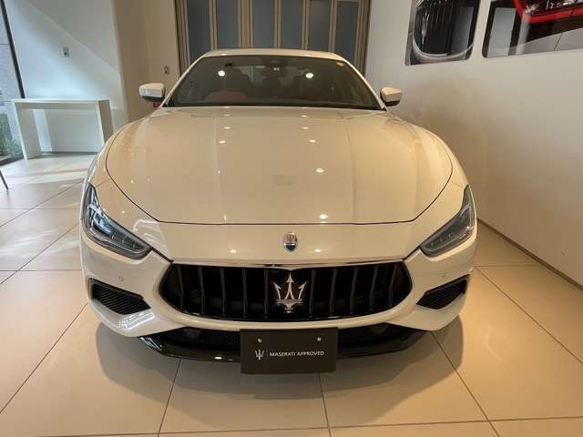 中古車 マセラティ ギブリ ハイブリッド グランスポーツ の中古車詳細 3 000km パール 愛知県 1 150万円 中古車情報 中古車 検索なら 車選びドットコム 車選び Com